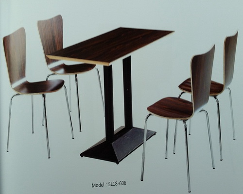 4人分體曲木椅餐（cān）桌