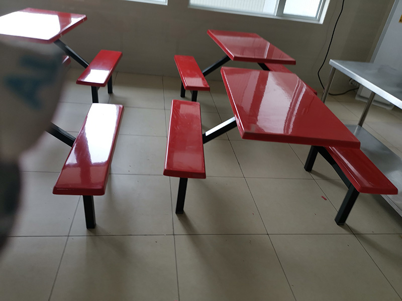 4人位（wèi）長條（tiáo）玻璃鋼餐桌椅